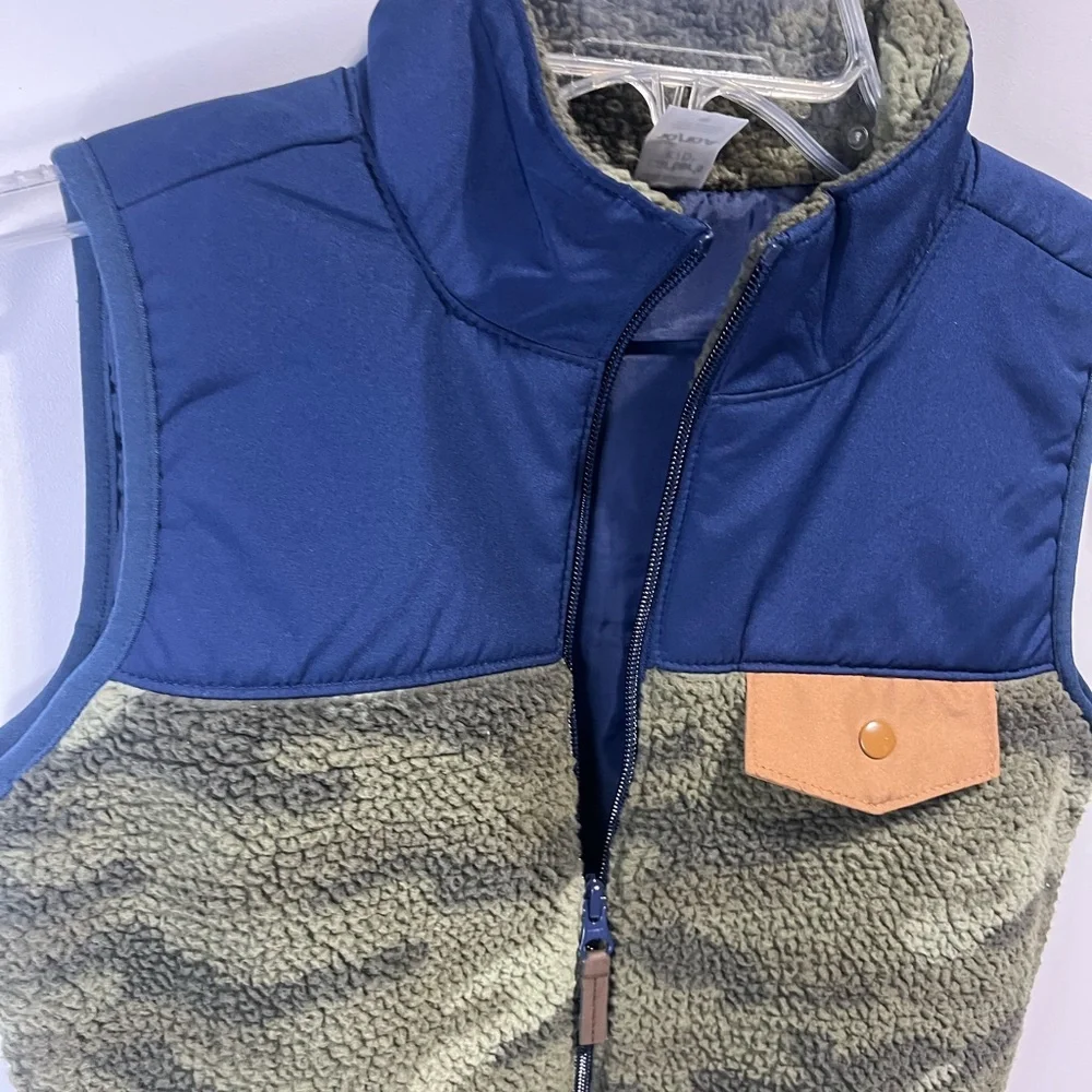 Carter's Blue and Green Camouflage Fleece Vest with Zipper and Pocket Size 10